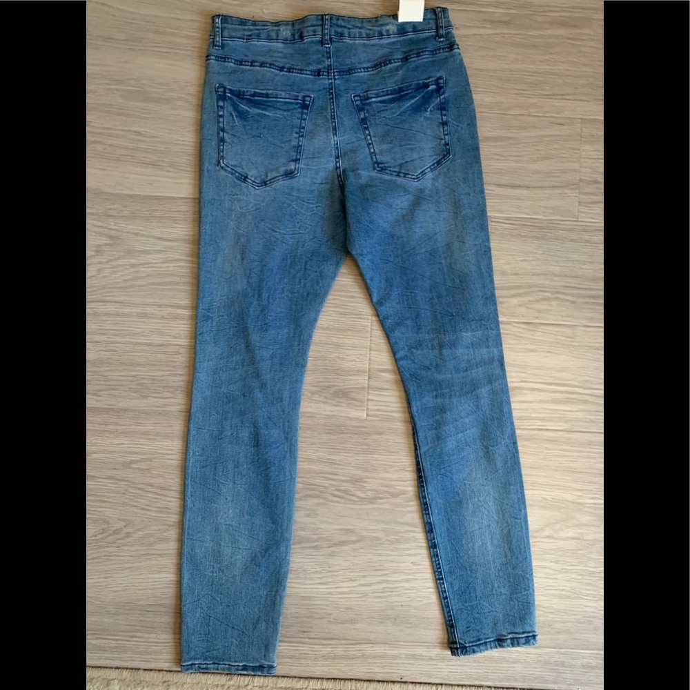 High Rise Distressed Jeans - Picture 6 of 9